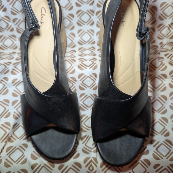 Clark's Black Wedge Sandals with Crisscross Straps and Cork Heel - Picture 2 of 6